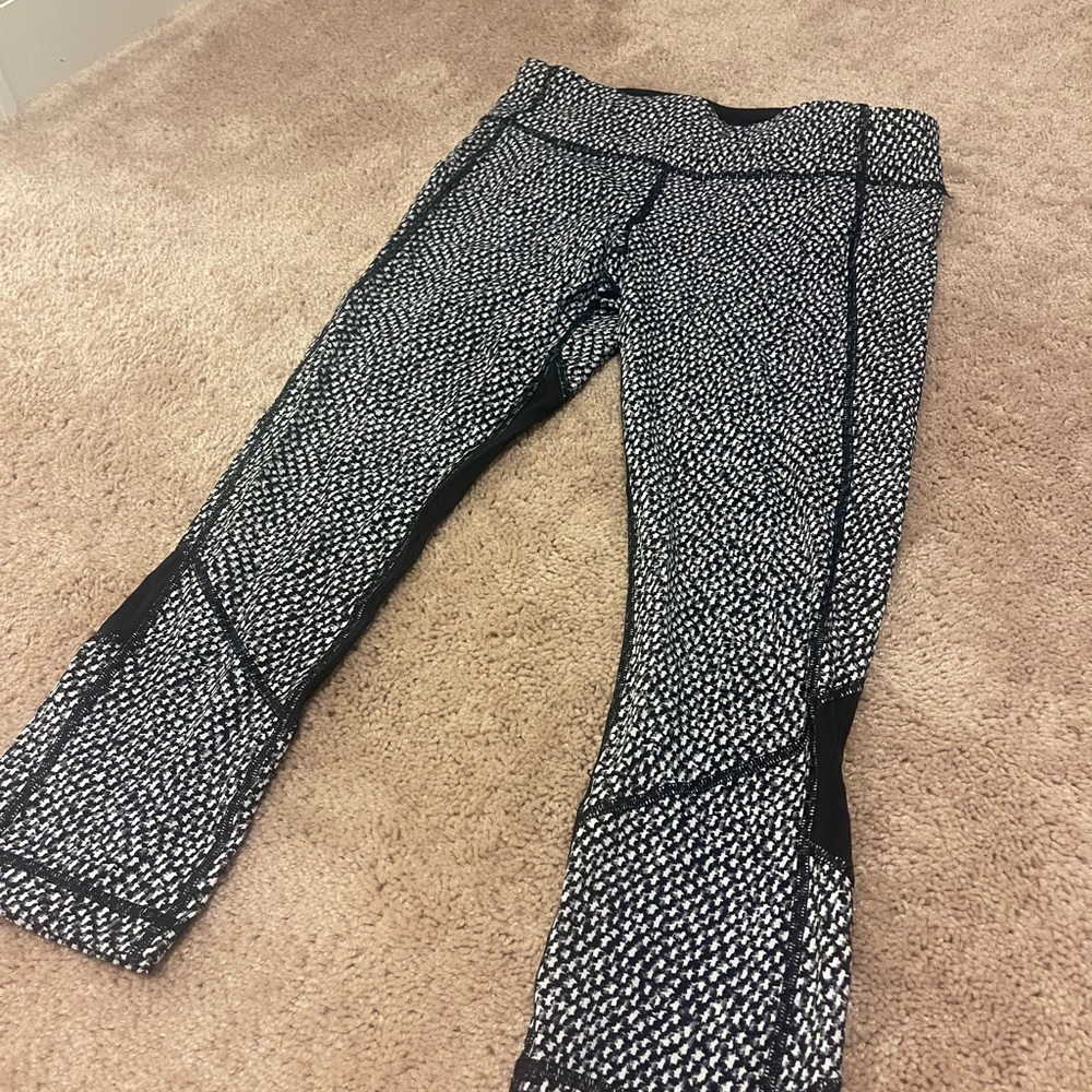 Lululemon pace rival crop